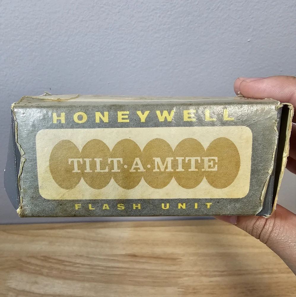 Vintage MCM 1960's Honeywell Tilt-A-Mite Pocket Size photography Flash Unit